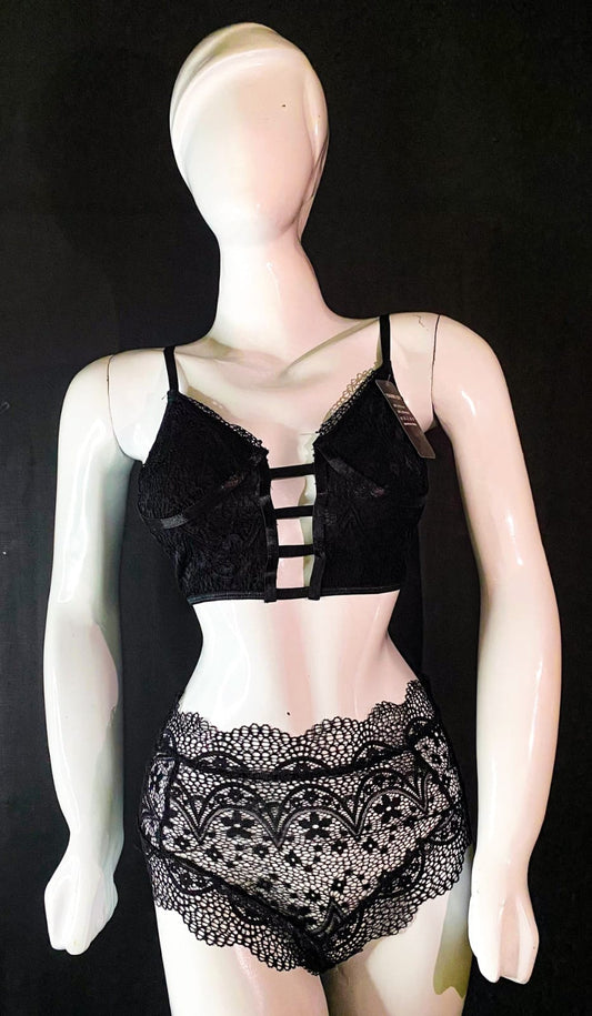 Elegant Black Lace Lingerie Set – Sheer Bralette & High-Waist Panty